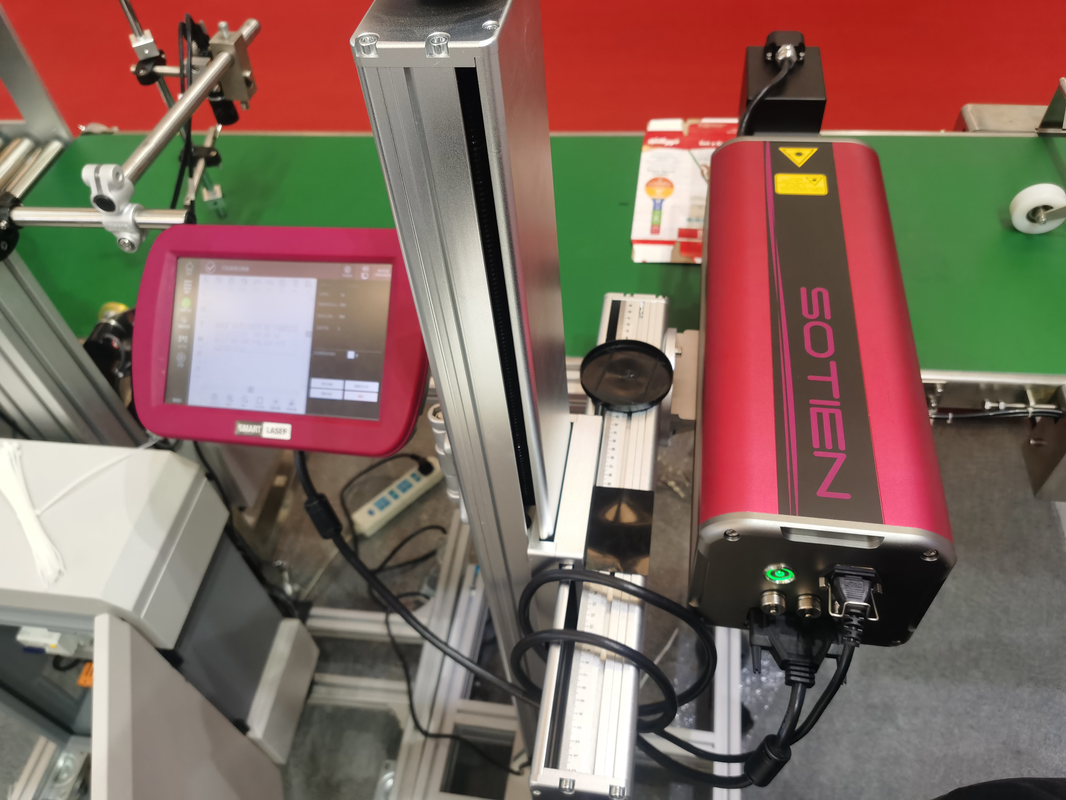 Auto Online Flying CO2 Laser Marking Machine 30W Expiry Batch Code Laser Printer